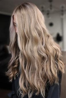 Dimensional blonde waves